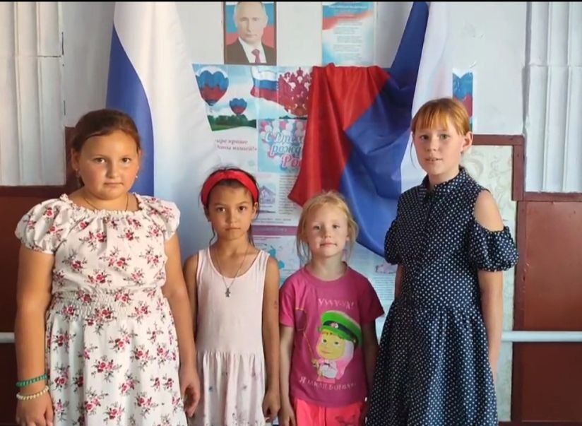 День Государственного флага в Новоалександровской школе День Государственного флага в Новоалександровской школе