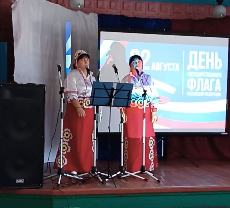 В Нижних Торгаях прошла деловая квест - игра "Три цвета Единства" В Нижних Торгаях прошла деловая квест - игра "Три цвета Единства"