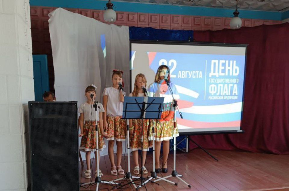 В Нижних Торгаях прошла деловая квест - игра "Три цвета Единства" В Нижних Торгаях прошла деловая квест - игра "Три цвета Единства"