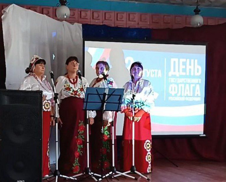 В Нижних Торгаях прошла деловая квест - игра "Три цвета Единства" В Нижних Торгаях прошла деловая квест - игра "Три цвета Единства"