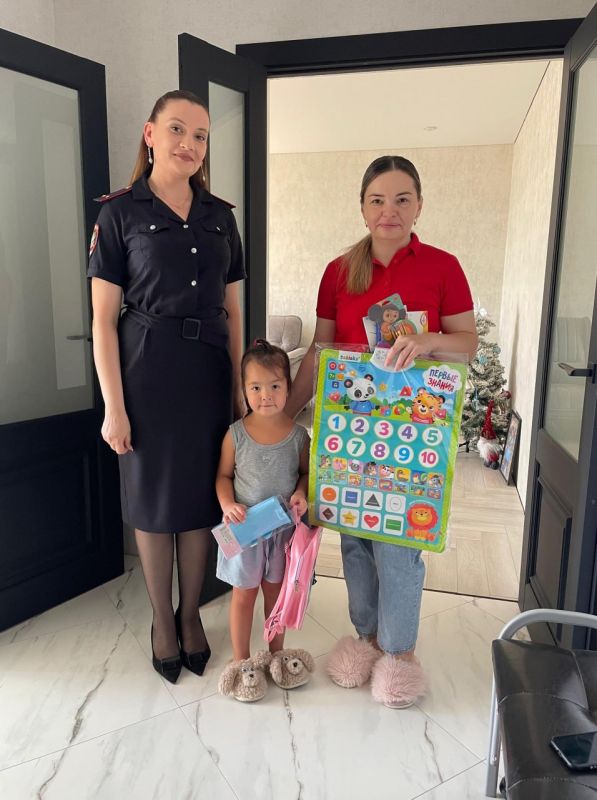 В преддверии нового учебного года сотрудники транспортной полиции Северо-Кавказского региона приняли участие в благотворительной акции «Помоги собраться в школу» В преддверии нового учебного года сотрудники транспортной полиции Северо-Кавказского региона приняли участие в благотворительной акции «Помоги собраться в школу»