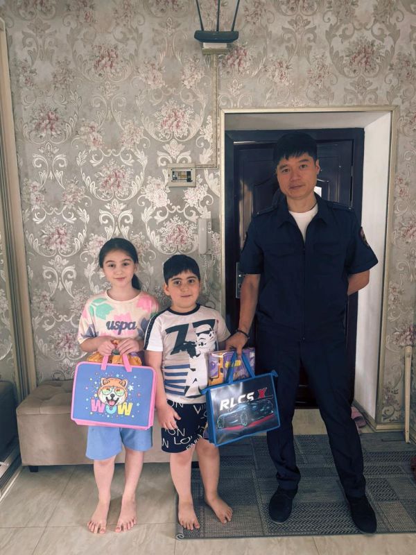 В преддверии нового учебного года сотрудники транспортной полиции Северо-Кавказского региона приняли участие в благотворительной акции «Помоги собраться в школу» В преддверии нового учебного года сотрудники транспортной полиции Северо-Кавказского региона приняли участие в благотворительной акции «Помоги собраться в школу»