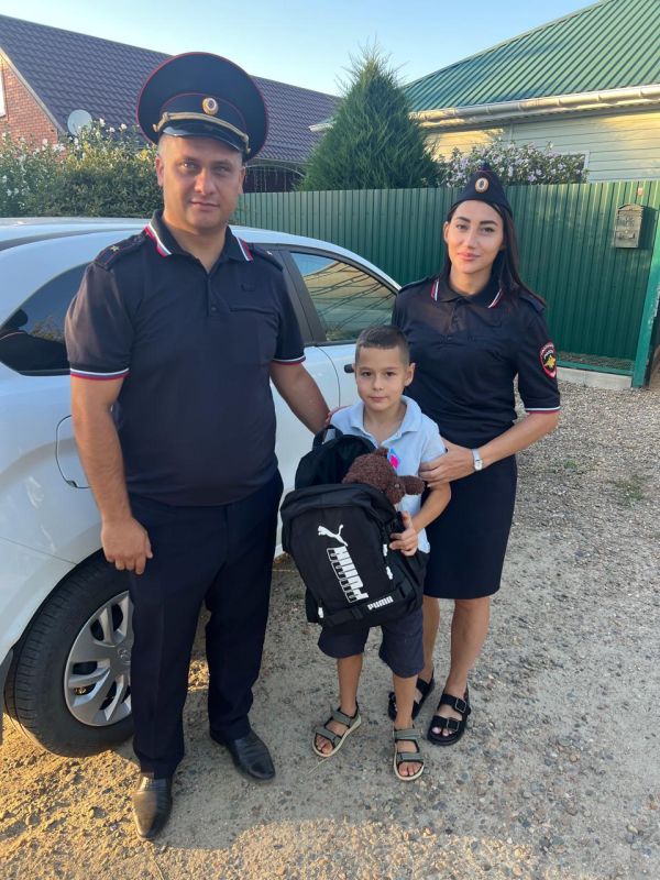 В преддверии нового учебного года сотрудники транспортной полиции Северо-Кавказского региона приняли участие в благотворительной акции «Помоги собраться в школу» В преддверии нового учебного года сотрудники транспортной полиции Северо-Кавказского региона приняли участие в благотворительной акции «Помоги собраться в школу»