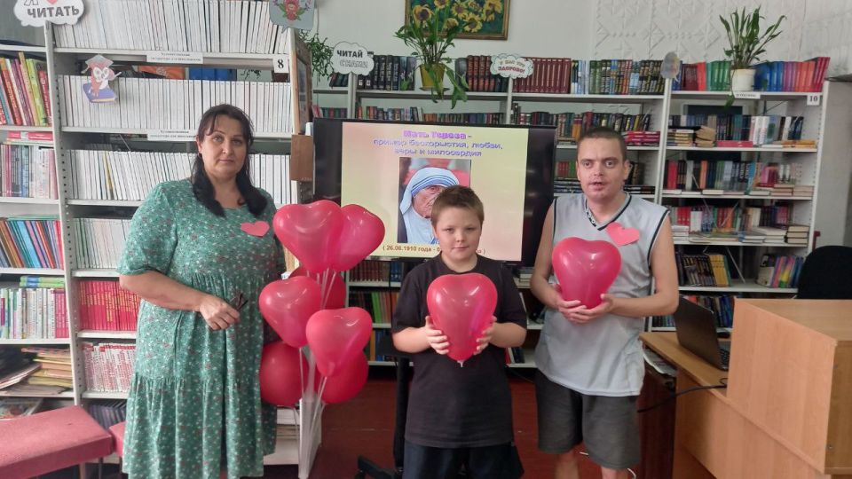 К 115-летию со дня рождения основательницы Ордена милосердия, Матери Терезы, в Раздольненской библиотеке прошёл час доброты под названием "Мать Тереза — символ милосердия" К 115-летию со дня рождения основательницы Ордена милосердия, Матери Терезы, в Раздольненской библиотеке прошёл час доброты под названием "Мать Тереза — символ милосердия"