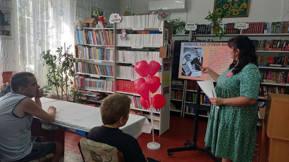 К 115-летию со дня рождения основательницы Ордена милосердия, Матери Терезы, в Раздольненской библиотеке прошёл час доброты под названием "Мать Тереза — символ милосердия" К 115-летию со дня рождения основательницы Ордена милосердия, Матери Терезы, в Раздольненской библиотеке прошёл час доброты под названием "Мать Тереза — символ милосердия"