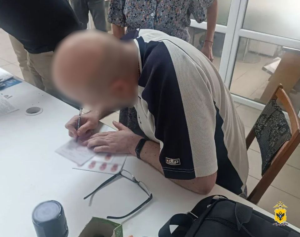 Сотрудники полиции продолжают оказывать государственные услуги маломобильным жителям Новокаховского округа Сотрудники полиции продолжают оказывать государственные услуги маломобильным жителям Новокаховского округа