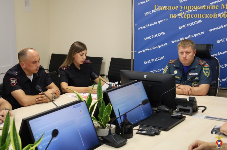 В Херсонской области сотрудники Управления Госавтоинспекции провели занятие по соблюдению транспортной дисциплины В Херсонской области сотрудники Управления Госавтоинспекции провели занятие по соблюдению транспортной дисциплины