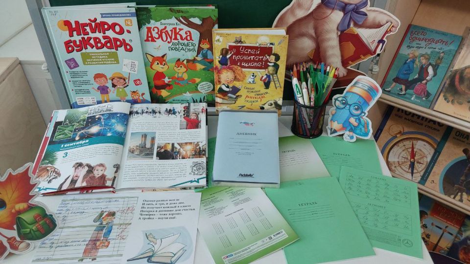 Сегодня в Генической детско-юношеской библиотеке открылась книжная выставка «Здравствуй, школа», приуроченная ко Дню знаний Сегодня в Генической детско-юношеской библиотеке открылась книжная выставка «Здравствуй, школа», приуроченная ко Дню знаний