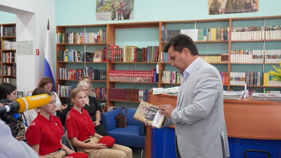 Презентация книги «Люди Херсонщины — гордость России» прошла в Геническе Презентация книги «Люди Херсонщины — гордость России» прошла в Геническе
