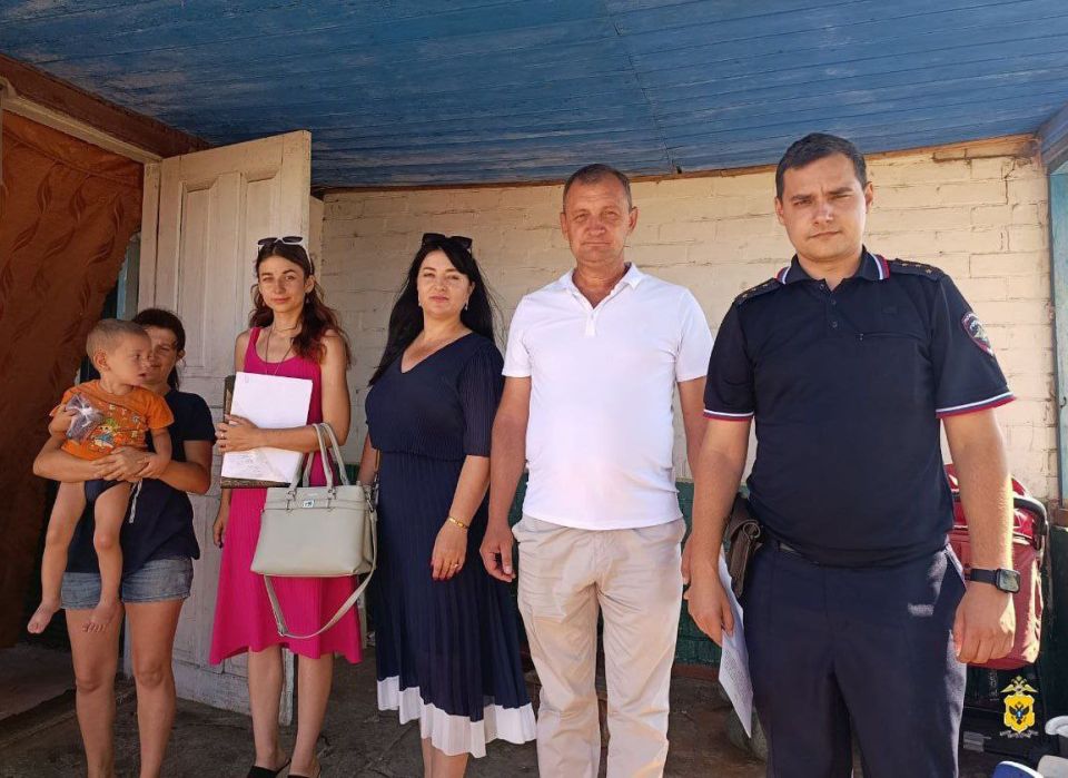 В Херсонской области полицейские продолжают участие во Всероссийской акции «Помоги пойти учиться» В Херсонской области полицейские продолжают участие во Всероссийской акции «Помоги пойти учиться»