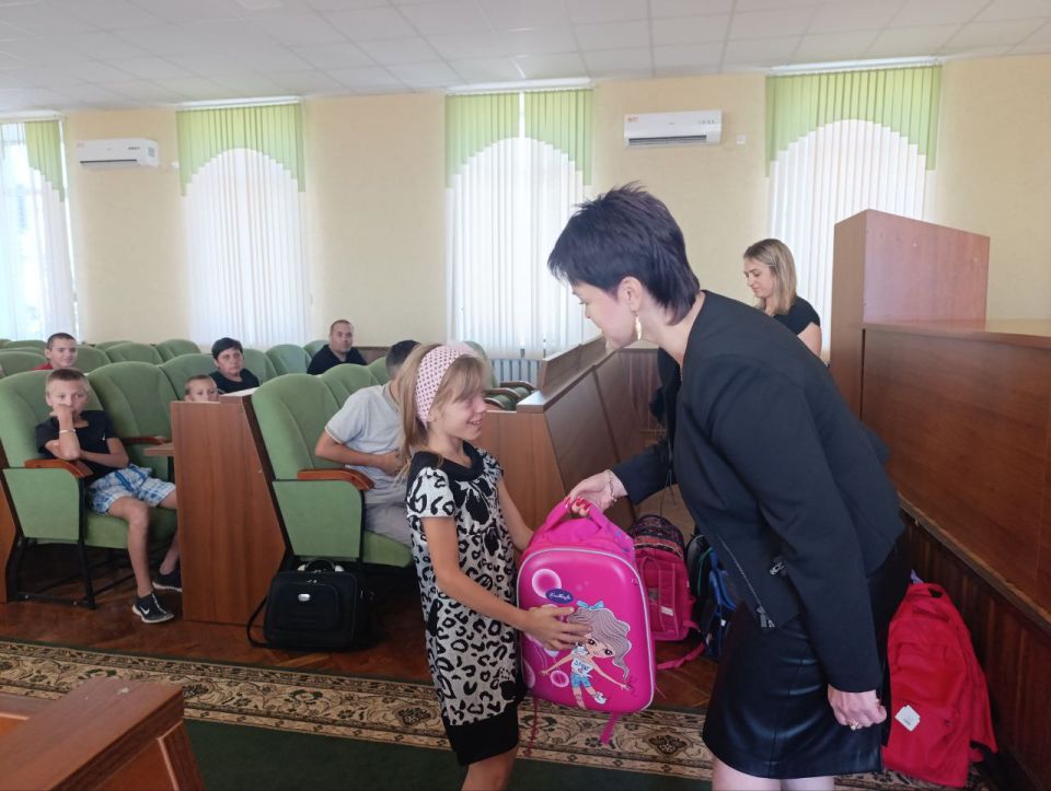 «Единая Россия» поддержала школьников Генического округа к новому учебному году «Единая Россия» поддержала школьников Генического округа к новому учебному году