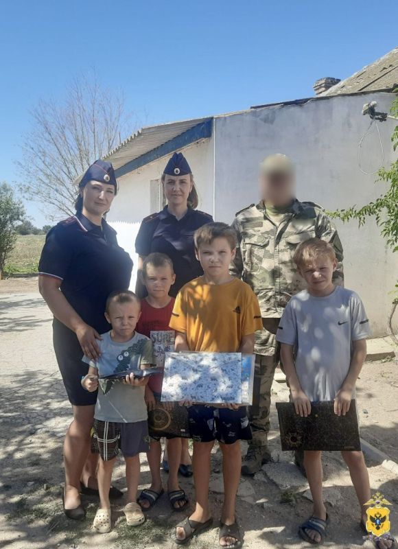 В Херсонской области полицейские продолжают участие во Всероссийской акции «Помоги пойти учиться» В Херсонской области полицейские продолжают участие во Всероссийской акции «Помоги пойти учиться»