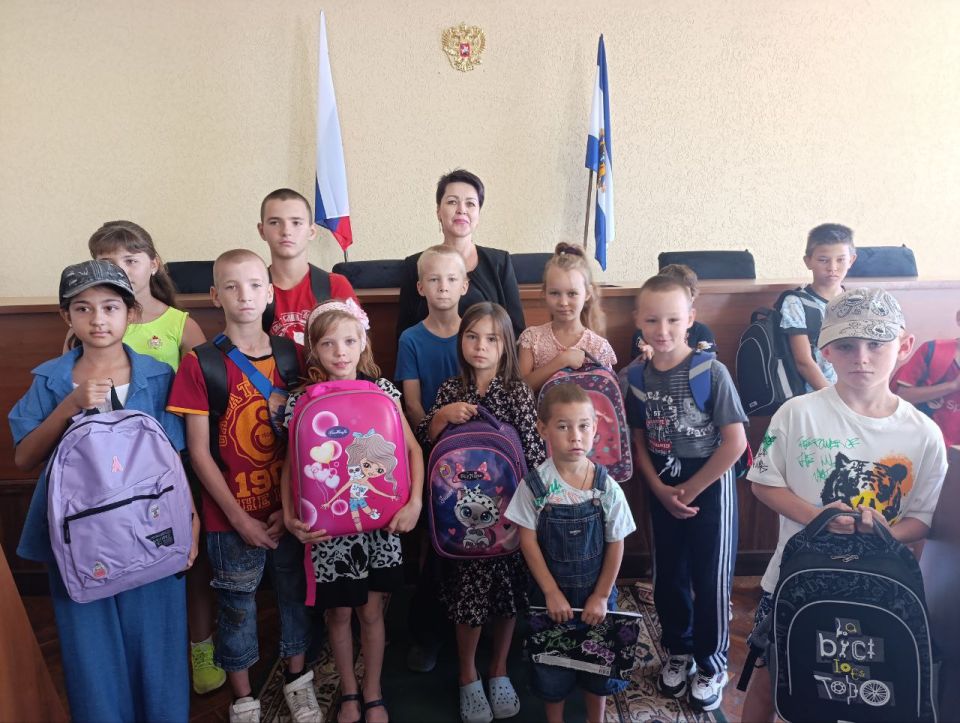 «Единая Россия» поддержала школьников Генического округа к новому учебному году «Единая Россия» поддержала школьников Генического округа к новому учебному году