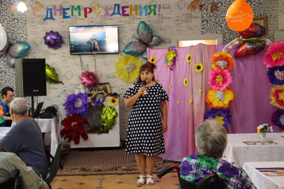 Праздник для души: сотрудники Чаплынского КДЦ принесли радость в гериатрический пансионат Праздник для души: сотрудники Чаплынского КДЦ принесли радость в гериатрический пансионат