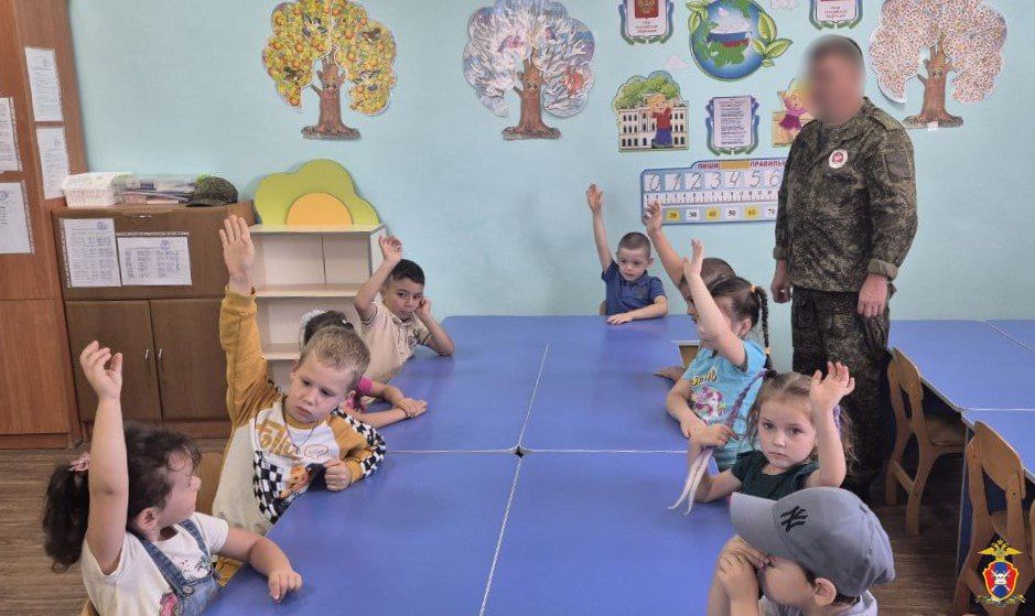 В Херсонской области сотрудники Госавтоинспекции провели профилактическое мероприятие для воспитанников детского сада В Херсонской области сотрудники Госавтоинспекции провели профилактическое мероприятие для воспитанников детского сада