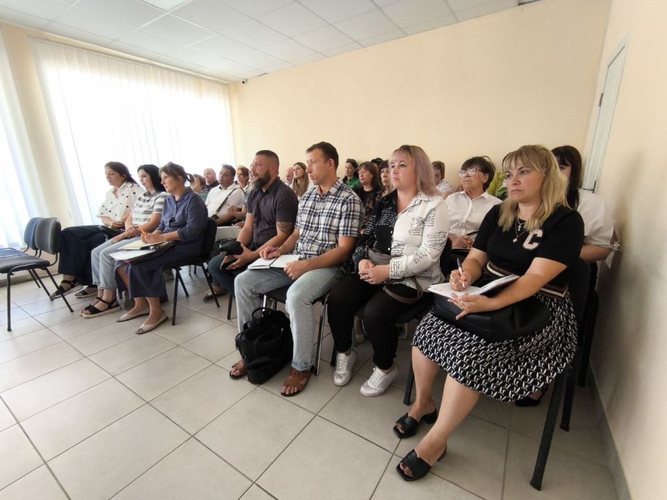 Накануне старта учебного года в школах провели встречу с директорами образовательных учреждений Алешкинского округа Накануне старта учебного года в школах провели встречу с директорами образовательных учреждений Алешкинского округа
