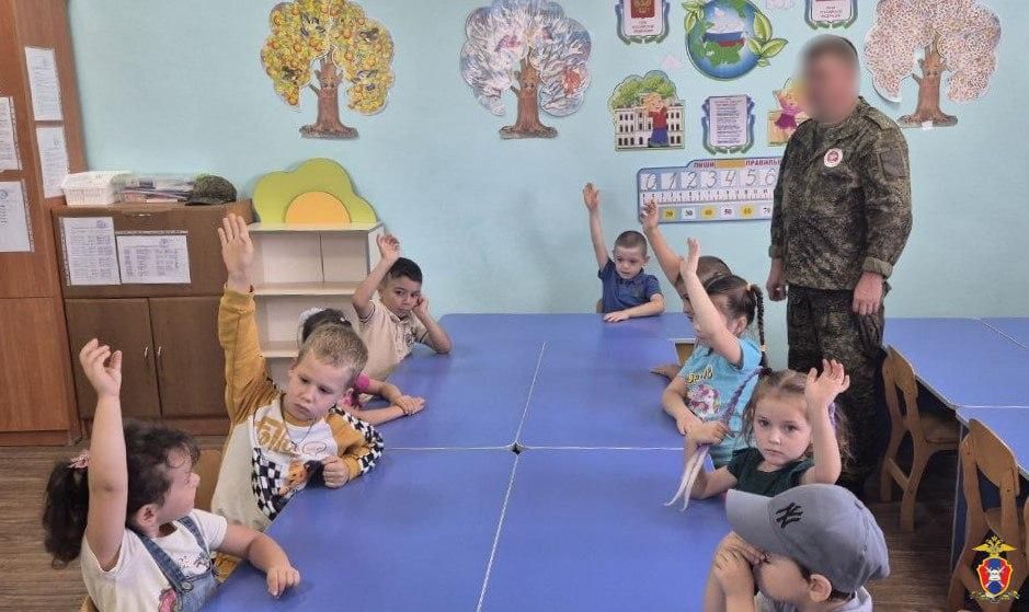 В Херсонской области сотрудники Госавтоинспекции провели профилактическое мероприятие для воспитанников детского сада В Херсонской области сотрудники Госавтоинспекции провели профилактическое мероприятие для воспитанников детского сада
