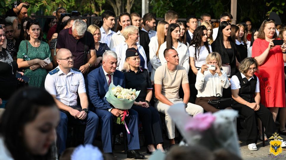 В Херсонской области полицейские обеспечили правопорядок на праздничных мероприятиях, посвященных Дню знаний В Херсонской области полицейские обеспечили правопорядок на праздничных мероприятиях, посвященных Дню знаний