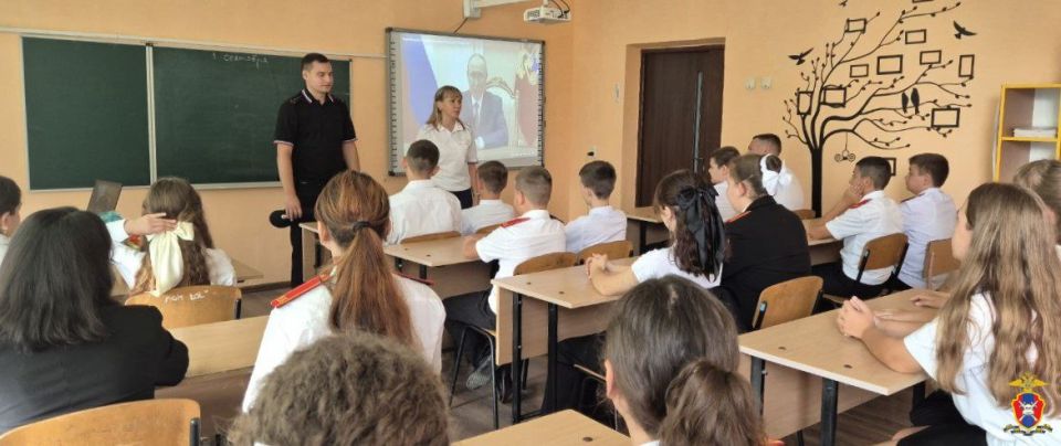 В Херсонской области сотрудники Госавтоинспекции посетили торжественные линейки в школах и поздравили учеников с началом нового учебного года В Херсонской области сотрудники Госавтоинспекции посетили торжественные линейки в школах и поздравили учеников с началом нового учебного года