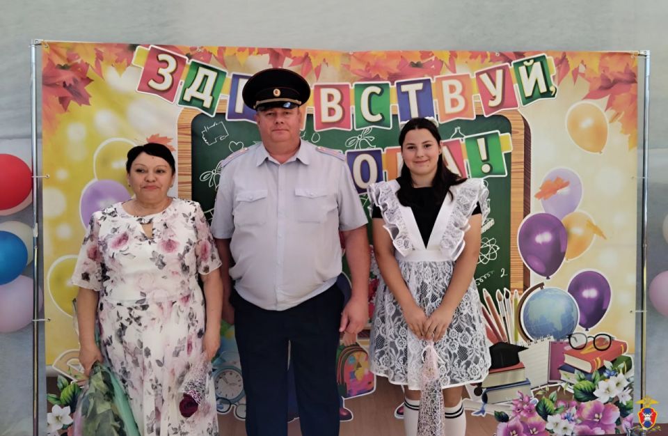 В Херсонской области сотрудники Госавтоинспекции посетили торжественные линейки в школах и поздравили учеников с началом нового учебного года В Херсонской области сотрудники Госавтоинспекции посетили торжественные линейки в школах и поздравили учеников с началом нового учебного года