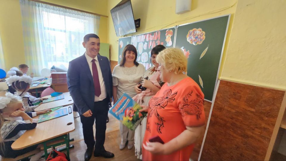Энвер Абдураимов: День знаний в Каланчакской школе №1 Энвер Абдураимов: День знаний в Каланчакской школе №1