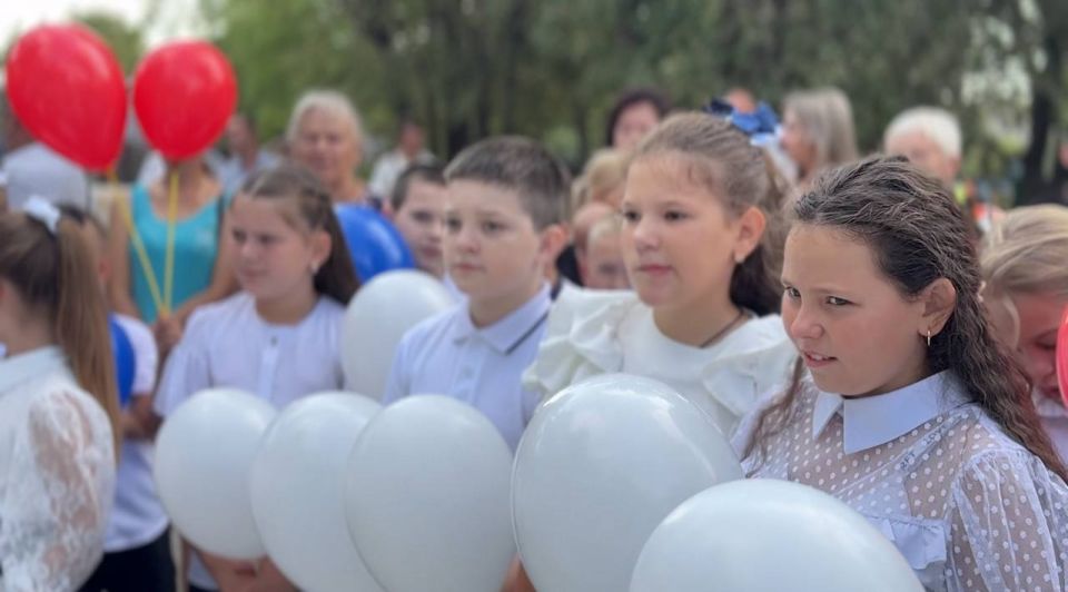 Первый звонок прозвенел в Ровненской школе, открывая новый учебный год, полный надежд и свершений Первый звонок прозвенел в Ровненской школе, открывая новый учебный год, полный надежд и свершений