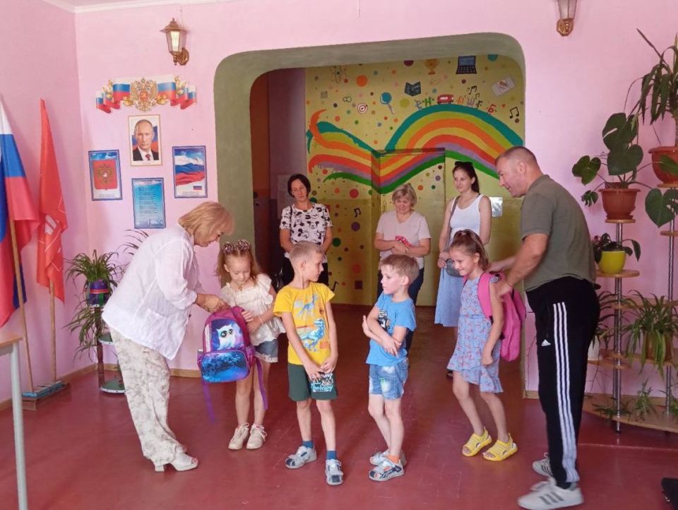 Коммунисты Херсонской области поздравили детей с Днём знаний Коммунисты Херсонской области поздравили детей с Днём знаний