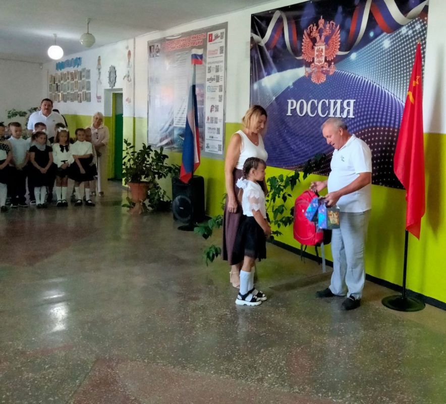 Первоклассники Голопристанского округа получили подарки ко Дню знаний Первоклассники Голопристанского округа получили подарки ко Дню знаний