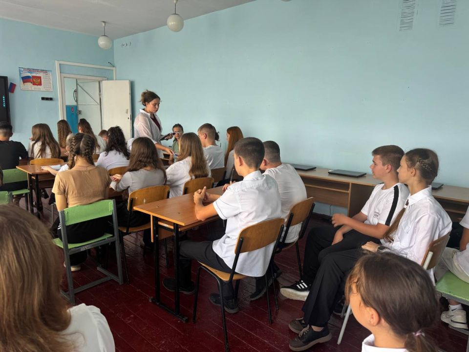 Письма Победы. В селе Новософиевка Херсонской области состоялось важное и трогательное мероприятие, посвящённое Дню знаний и поддержке наших защитников — военно-патриотическая акция «Письма Победы» Письма Победы. В селе Новософиевка Херсонской области состоялось важное и трогательное мероприятие, посвящённое Дню знаний и поддержке наших защитников — военно-патриотическая акция «Письма Победы»