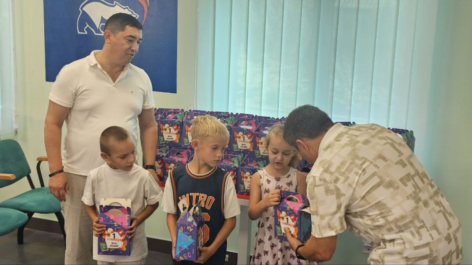 Энвер Абдураимов: Сладкие подарки для первоклассников Каланчакского округа Энвер Абдураимов: Сладкие подарки для первоклассников Каланчакского округа