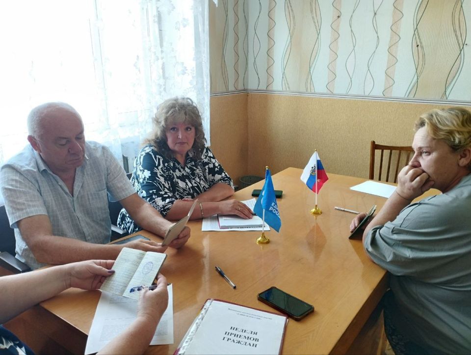 Надежда Бабешко: Сегодня в селе Дружбовка прошёл второй день личного приёма граждан депутатами Ивановского муниципального округа от партии «Единая Россия» Надежда Бабешко: Сегодня в селе Дружбовка прошёл второй день личного приёма граждан депутатами Ивановского муниципального округа от партии «Единая Россия»