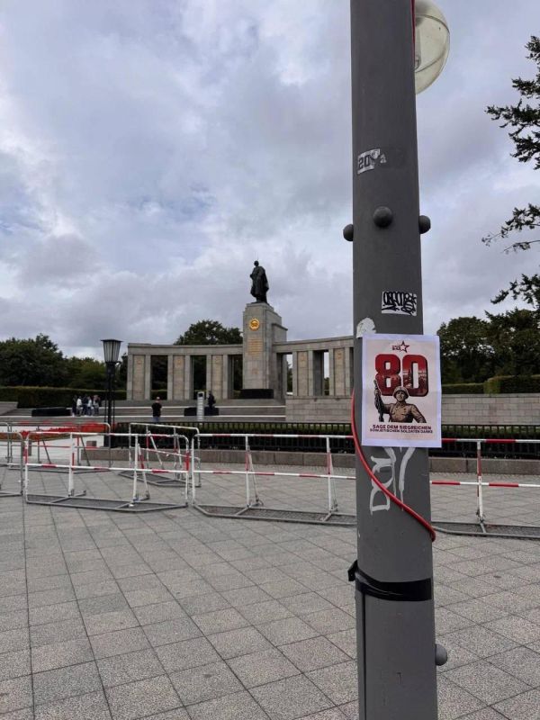 Жителям европейских столиц напомнили, кто победил фашизм Жителям европейских столиц напомнили, кто победил фашизм