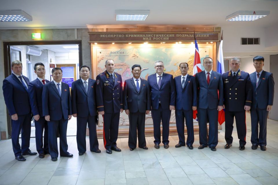 Виталий Шулика и Министр общественной безопасности КНДР Пан Ду Соб ознакомились с деятельностью ЭКЦ МВД России Виталий Шулика и Министр общественной безопасности КНДР Пан Ду Соб ознакомились с деятельностью ЭКЦ МВД России