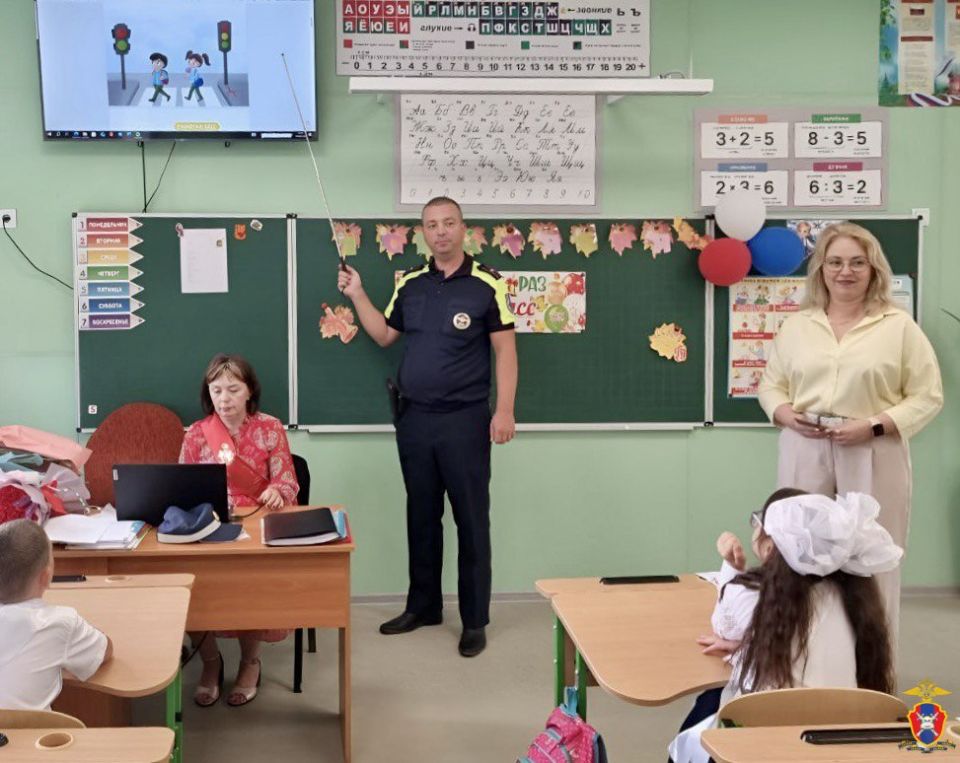 В Херсонской области сотрудники Госавтоинспекции провели занятие для школьников