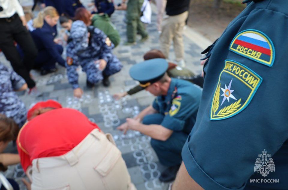 Сотрудники МЧС России почтили память жертв Бесланской трагедии Сотрудники МЧС России почтили память жертв Бесланской трагедии