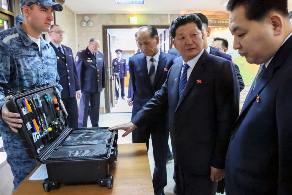 Виталий Шулика и Министр общественной безопасности КНДР Пан Ду Соб ознакомились с деятельностью ЭКЦ МВД России Виталий Шулика и Министр общественной безопасности КНДР Пан Ду Соб ознакомились с деятельностью ЭКЦ МВД России