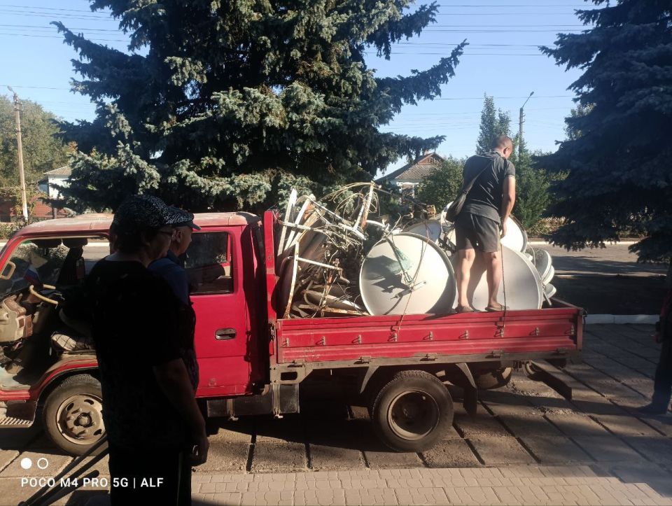 В Каменском территориальном отделе идет активный демонтаж украинских спутниковых антенн «Горыныч» В Каменском территориальном отделе идет активный демонтаж украинских спутниковых антенн «Горыныч»