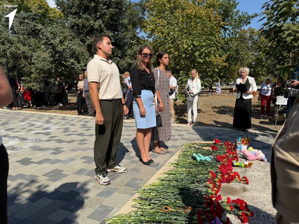 Первые Генического округа почтили память жертв Беслана Первые Генического округа почтили память жертв Беслана