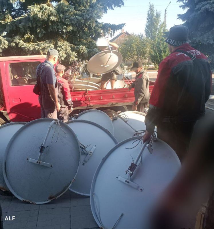 В Каменском территориальном отделе идет активный демонтаж украинских спутниковых антенн «Горыныч» В Каменском территориальном отделе идет активный демонтаж украинских спутниковых антенн «Горыныч»