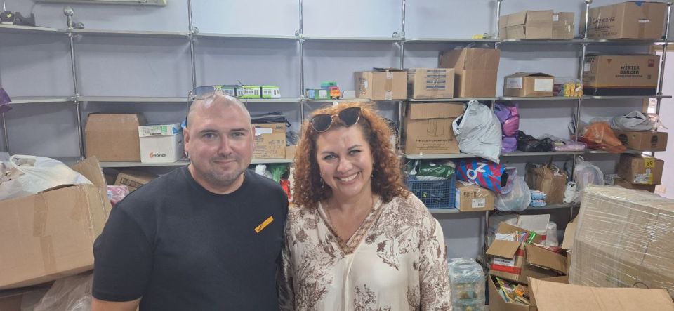 Хочется выразить огромную благодарность Яворской Ольге руководителю регионального штаба "Мы вместе", а так же Тищенко Наталье руководителю штаба гуманитарной акции "Детям - в руки" благотворительного фонда "Страна для... Хочется выразить огромную благодарность Яворской Ольге руководителю регионального штаба "Мы вместе", а так же Тищенко Наталье руководителю штаба гуманитарной акции "Детям - в руки" благотворительного фонда "Страна для...