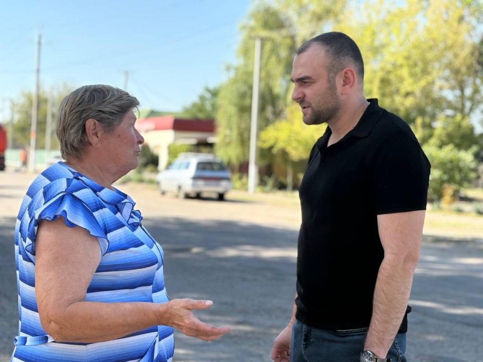 Временно исполняющий полномочия главы округа посетил село Райское: обсудили проблемы и проверил доступность цен на товары первой необходимости Временно исполняющий полномочия главы округа посетил село Райское: обсудили проблемы и проверил доступность цен на товары первой необходимости