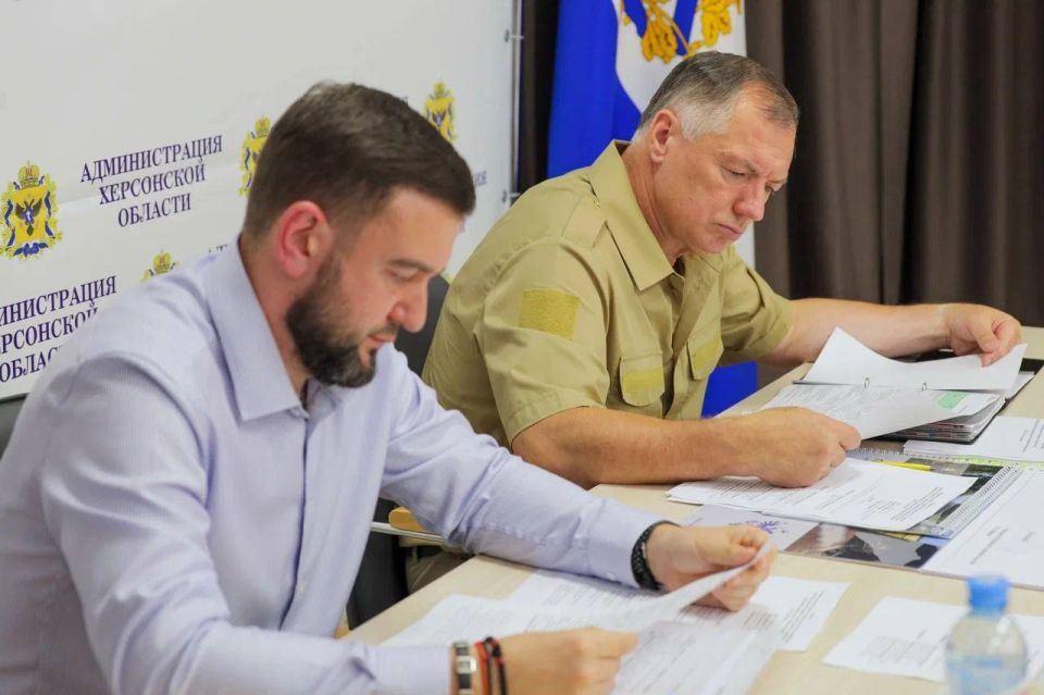 Владимир Сальдо: Марат Хуснуллин провёл совещание по вопросам социально-экономического развития Херсонской области в Геническе Владимир Сальдо: Марат Хуснуллин провёл совещание по вопросам социально-экономического развития Херсонской области в Геническе