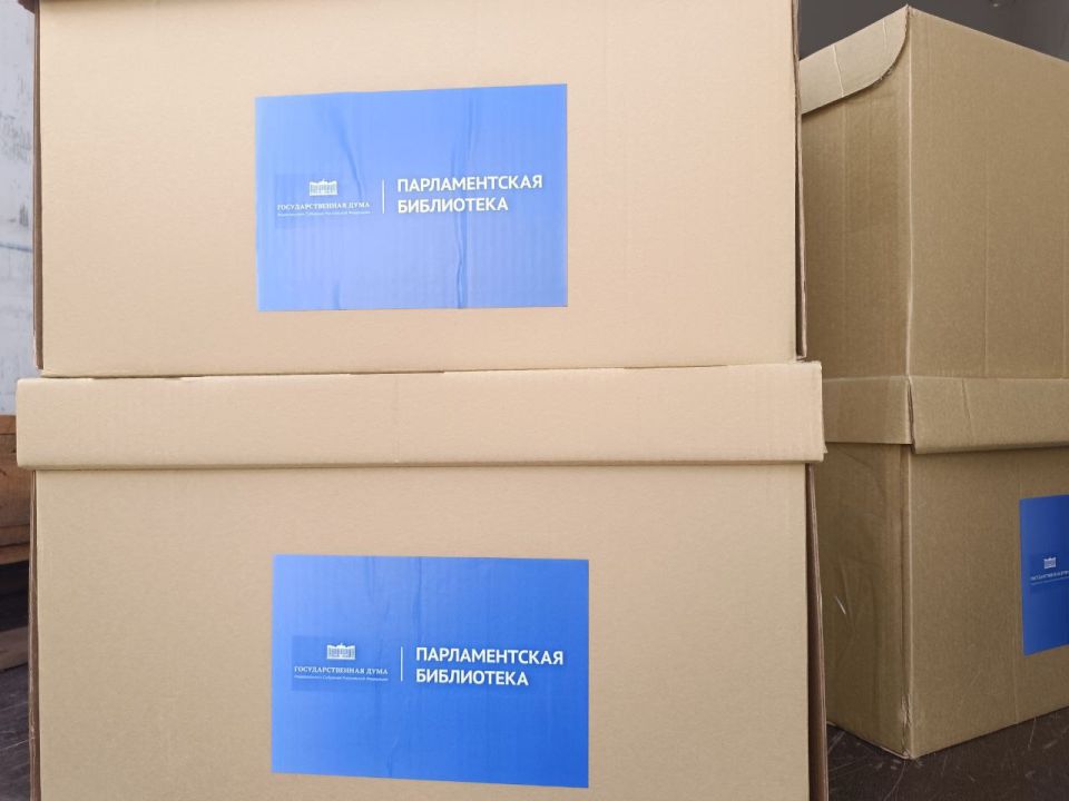 Парламентская библиотека передала книги в школы Херсонской области Парламентская библиотека передала книги в школы Херсонской области
