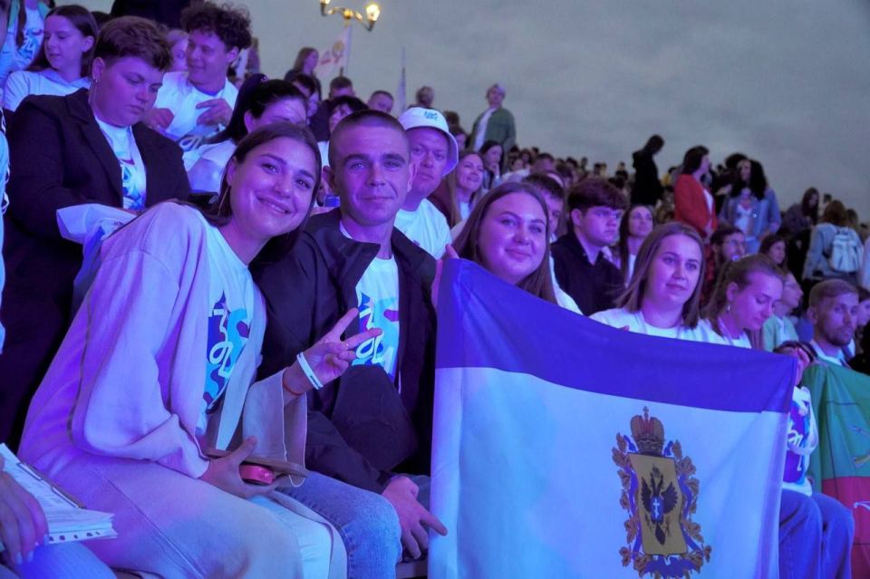 Активисты Херсонской области посетили молодежный фестиваль "ТриЧетыре" в Волгограде Активисты Херсонской области посетили молодежный фестиваль "ТриЧетыре" в Волгограде
