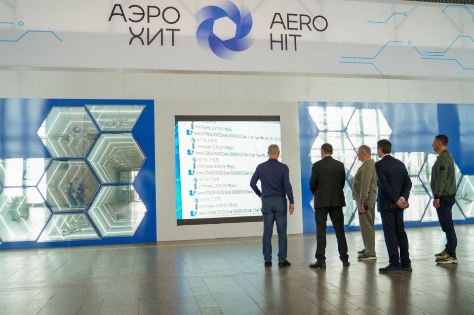 В Хабаровске на заводе "Аэро-Хит" запустили новую линию, увеличив производство дронов до 10 тысяч в месяц, заявил Владимир Сальдо В Хабаровске на заводе "Аэро-Хит" запустили новую линию, увеличив производство дронов до 10 тысяч в месяц, заявил Владимир Сальдо