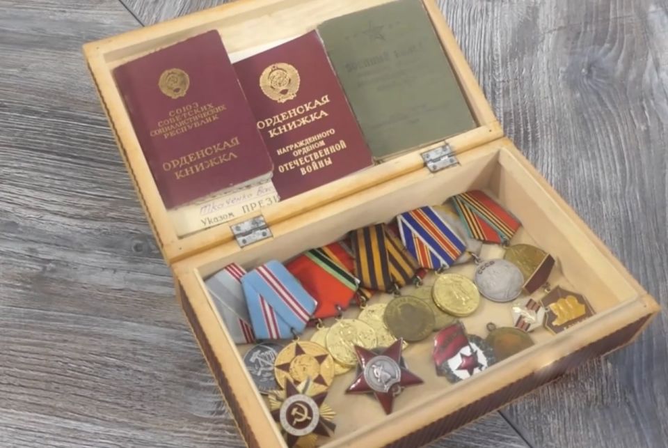 Житель Голопристанского округа обвиняется в краже из частного дома и хищении наград ветерана Великой Отечественной войны Житель Голопристанского округа обвиняется в краже из частного дома и хищении наград ветерана Великой Отечественной войны