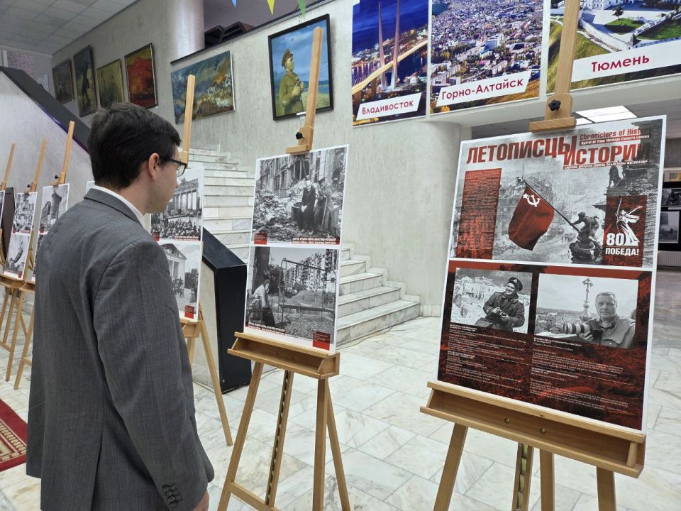 В Русском доме в Улан-Баторе прошло открытие двух фотовыставок, посвященных третьей годовщине воссоединения Донбасса и Новороссии с Российской Федерацией В Русском доме в Улан-Баторе прошло открытие двух фотовыставок, посвященных третьей годовщине воссоединения Донбасса и Новороссии с Российской Федерацией