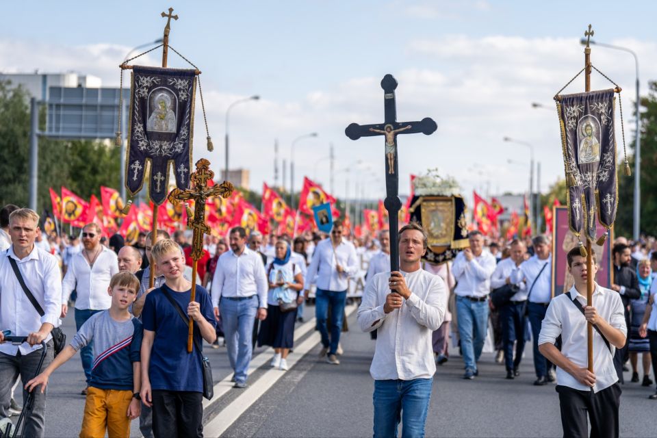 Соборная молитва тыла: в Москве прошел общегородской крестный ход Соборная молитва тыла: в Москве прошел общегородской крестный ход