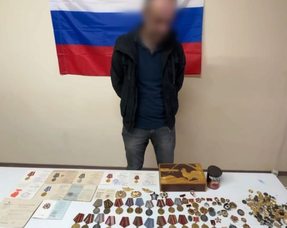 Житель Голопристанского округа предстанет перед судом по обвинению в краже из частного дома и хищении наград ветерана Великой Отечественной войны