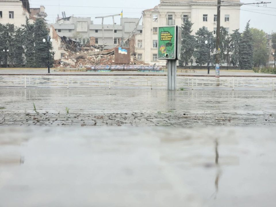 Херсон сегодня накрыла мрачная осенняя пелена: дождь, ветер и серое небо оттеснили привычное солнечное настроение Херсон сегодня накрыла мрачная осенняя пелена: дождь, ветер и серое небо оттеснили привычное солнечное настроение